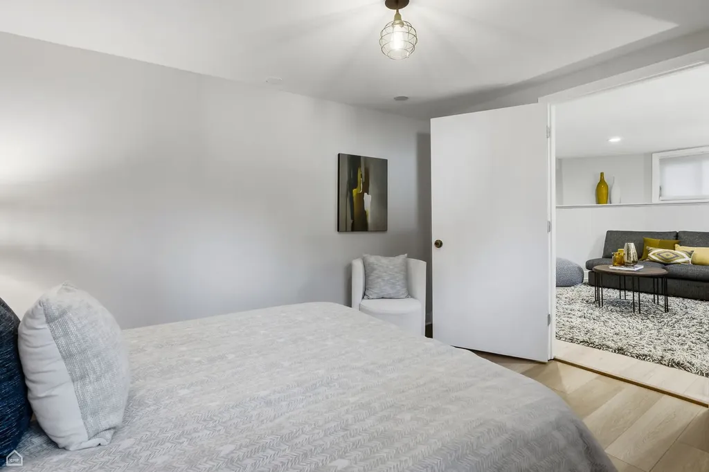 3757 North Bosworth Avenue Chicago IL 60613