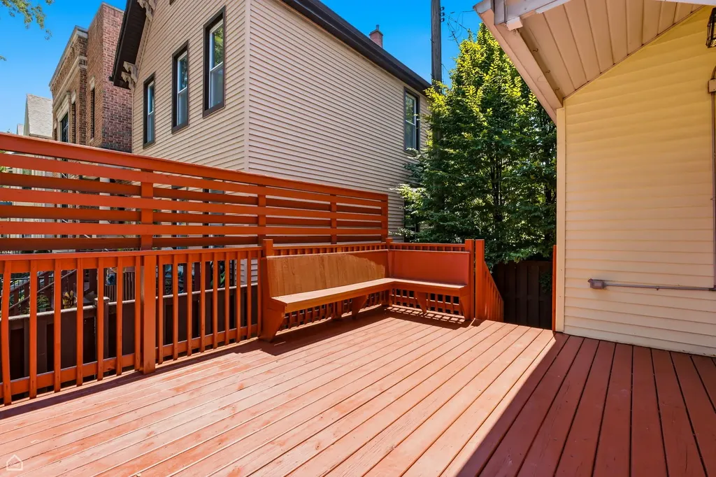 3757 North Bosworth Avenue Chicago IL 60613