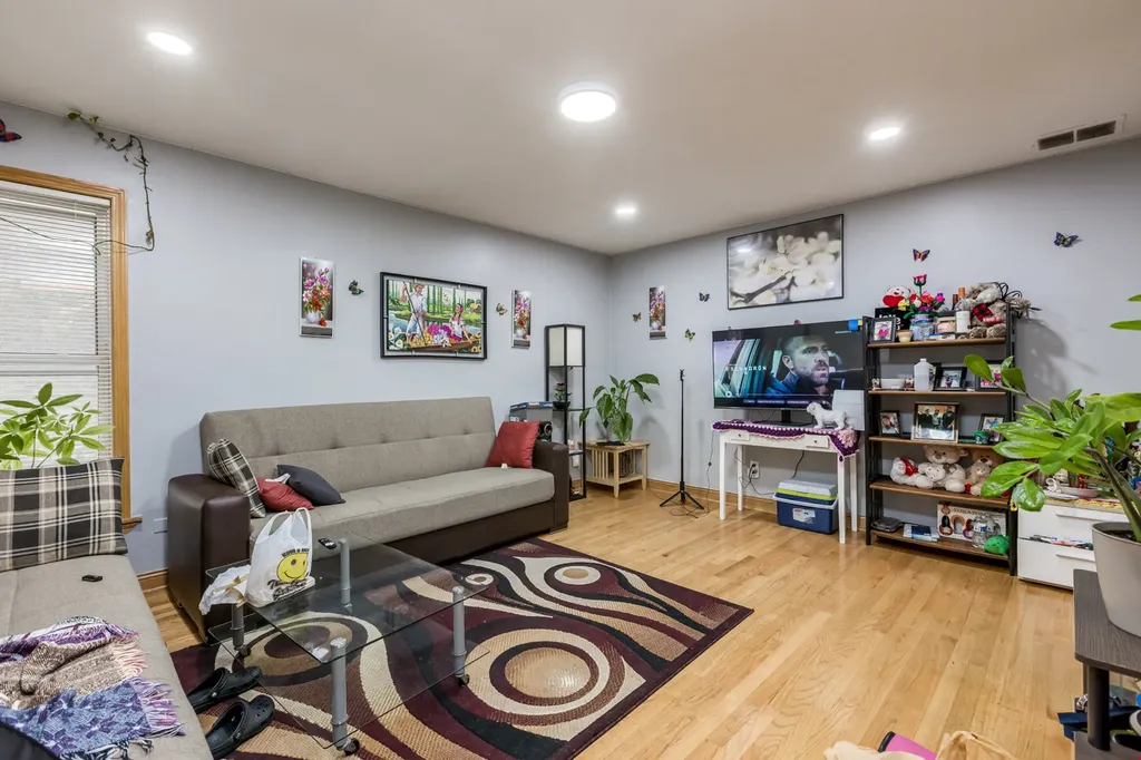 5038 North Harding Avenue Chicago IL 60625
