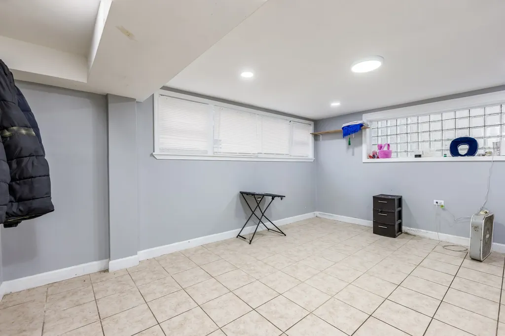 5038 North Harding Avenue Chicago IL 60625