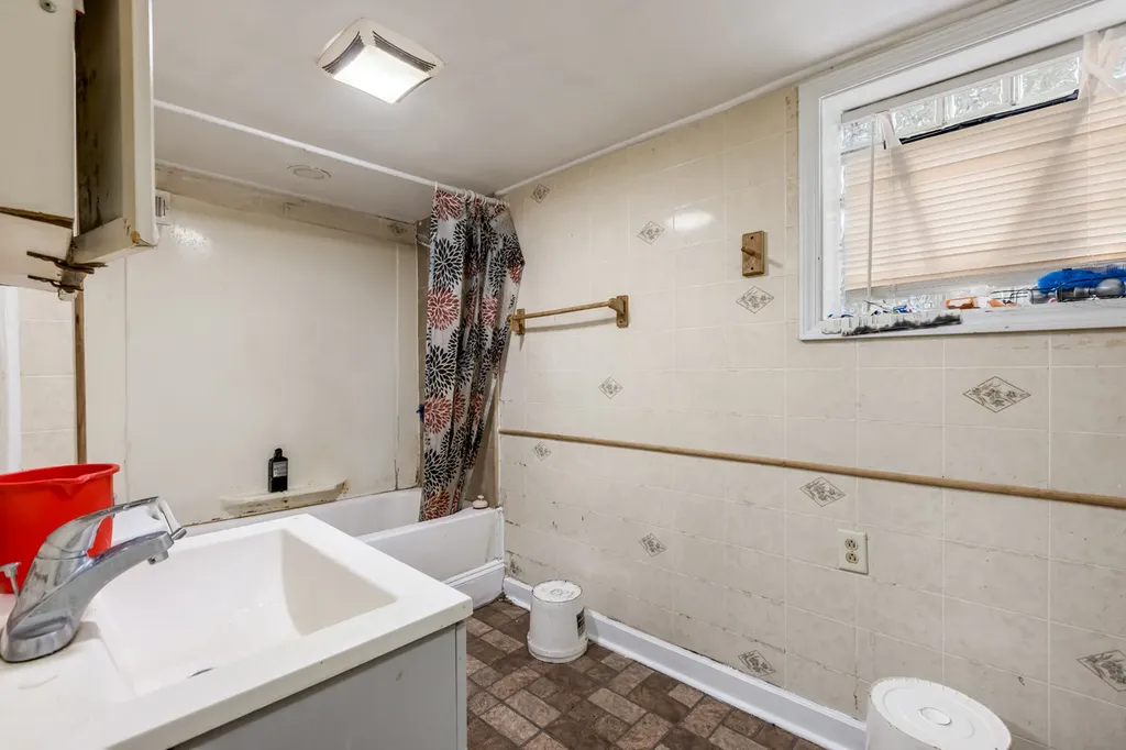 5038 North Harding Avenue Chicago IL 60625