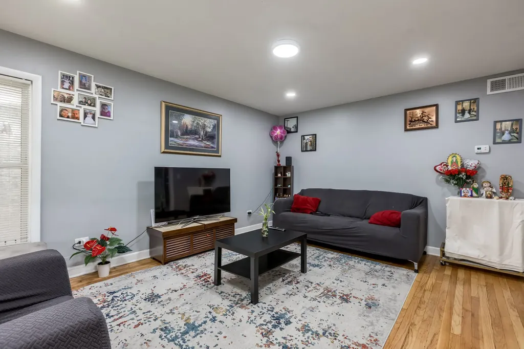 5038 North Harding Avenue Chicago IL 60625