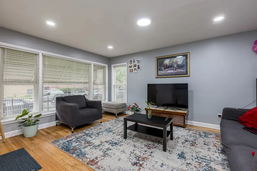 5038 North Harding Avenue Chicago IL 60625
