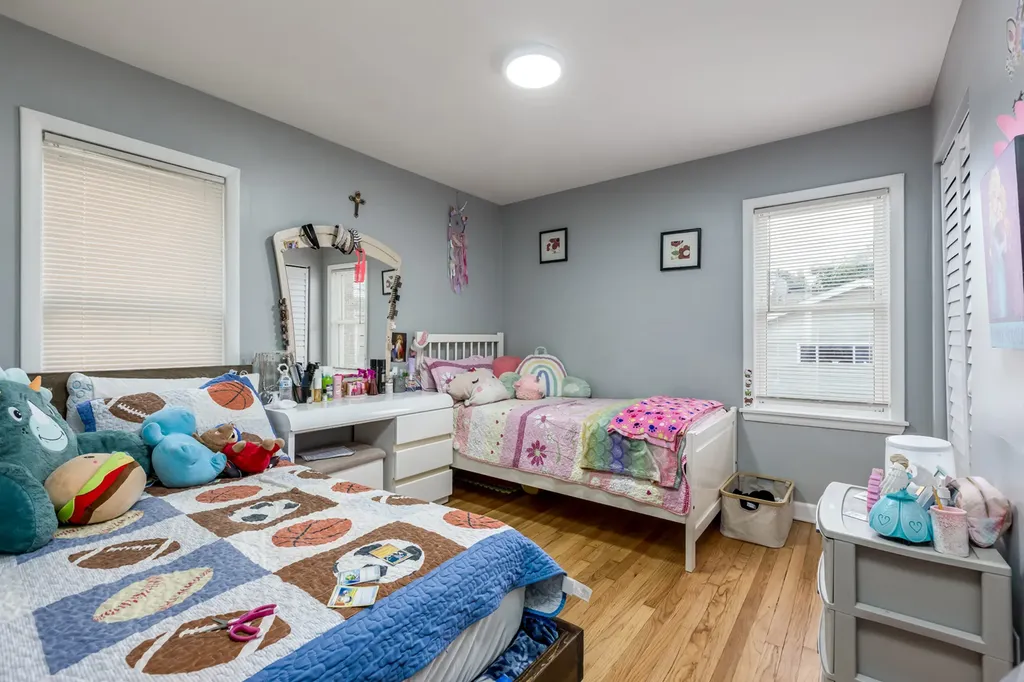 5038 North Harding Avenue Chicago IL 60625