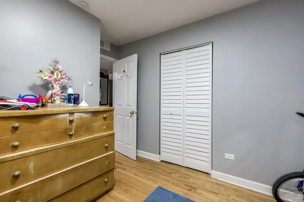 5038 North Harding Avenue Chicago IL 60625