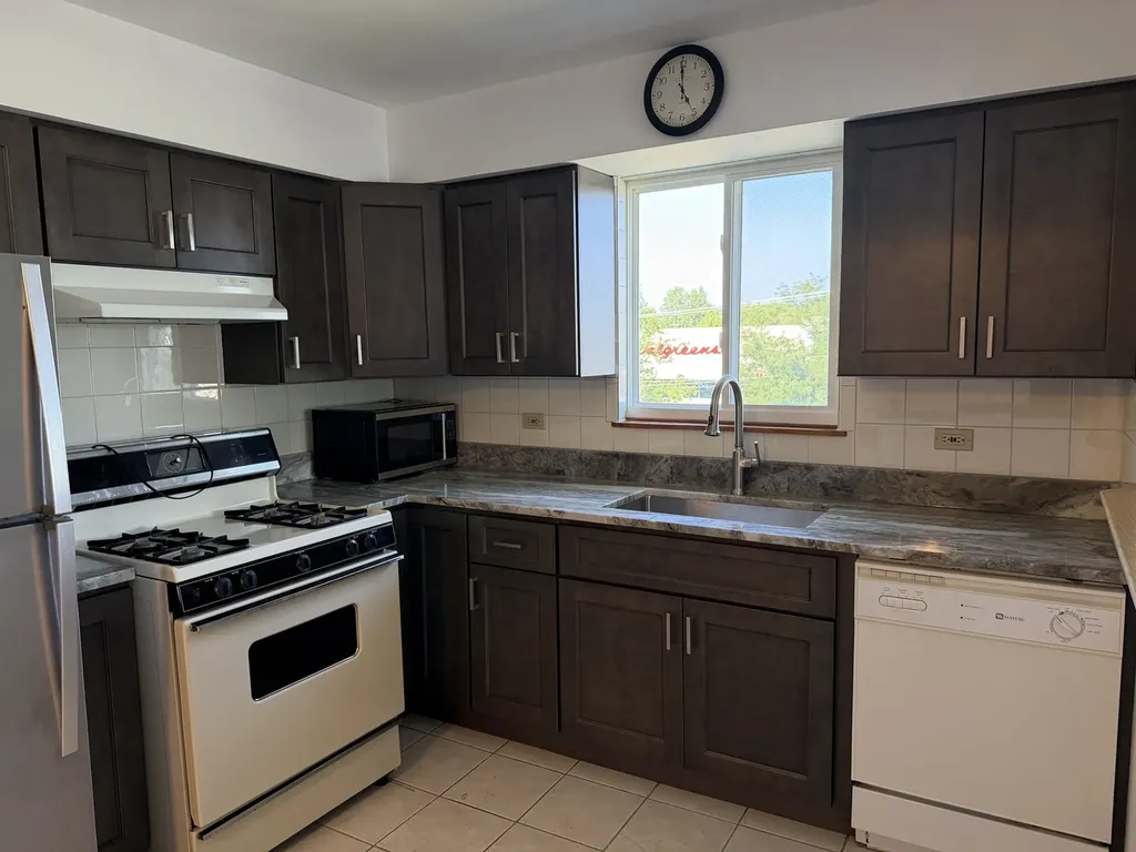 1326 East 159th St 1326 Street Lockport IL 60441