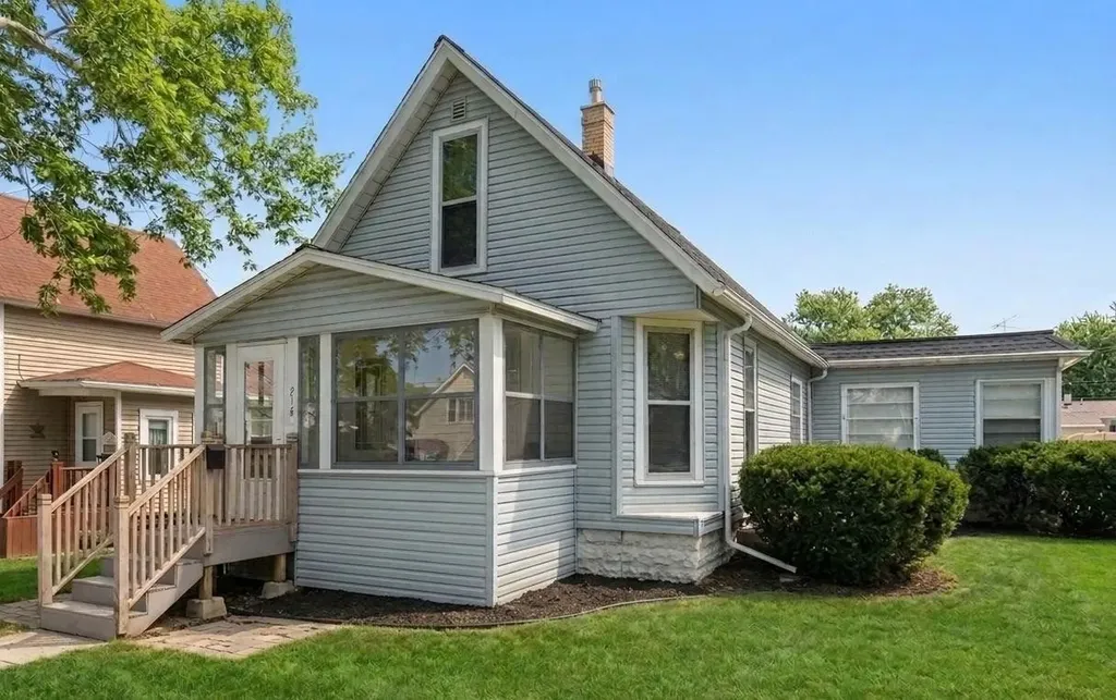 218 North Hadsall Street Genoa IL 60135
