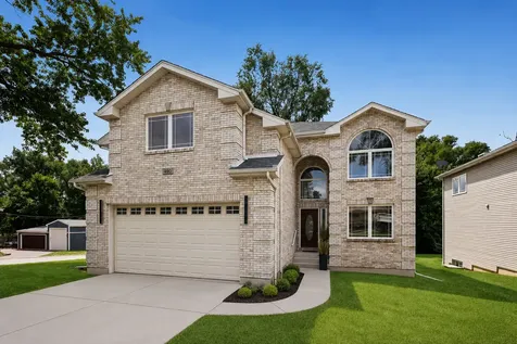 490 East Red Oak Street Bensenville IL 60106