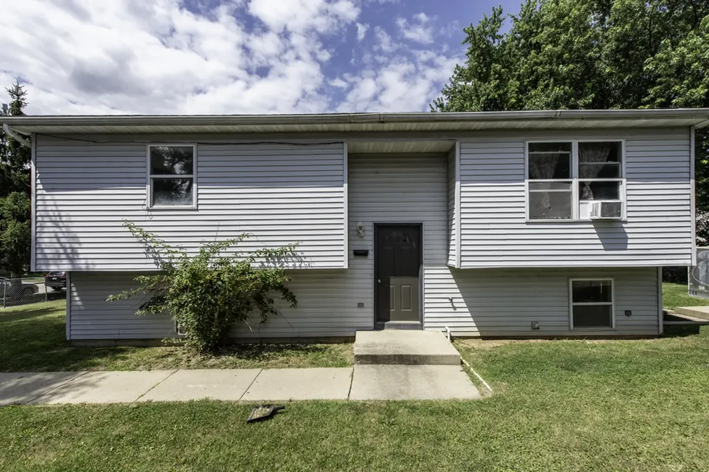 929 Adams Street Waukegan IL 60085