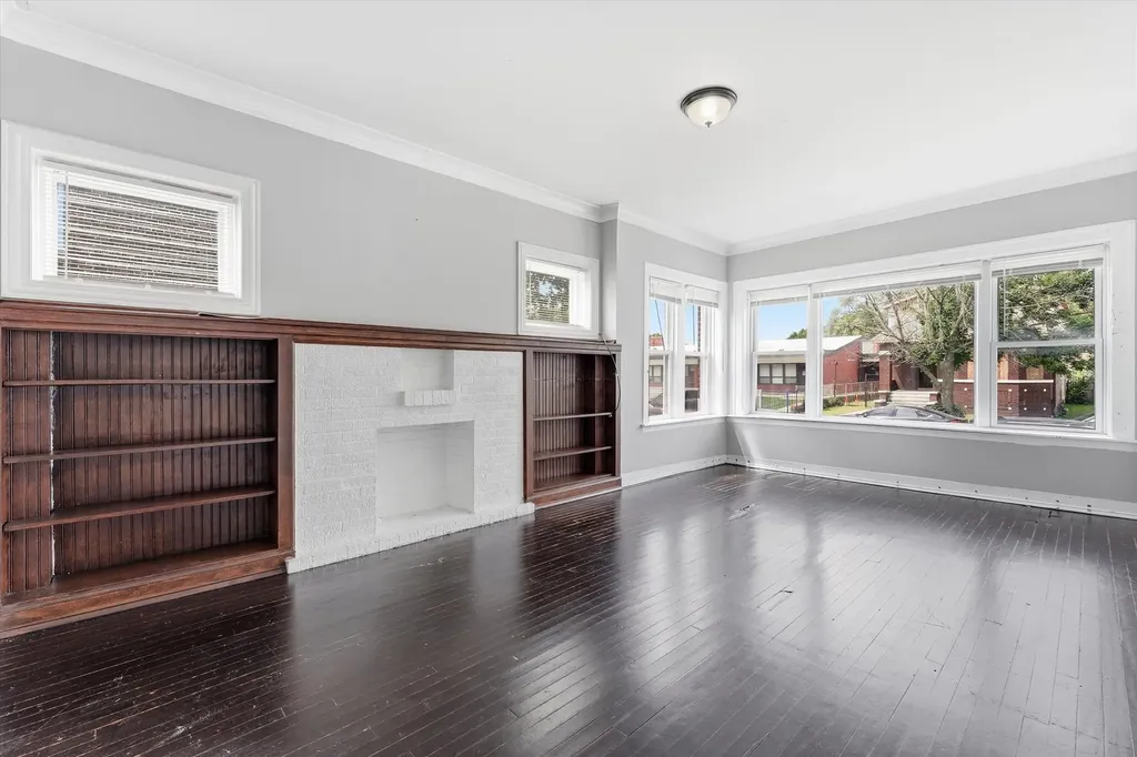 7037 South Washtenaw Avenue Chicago IL 60629