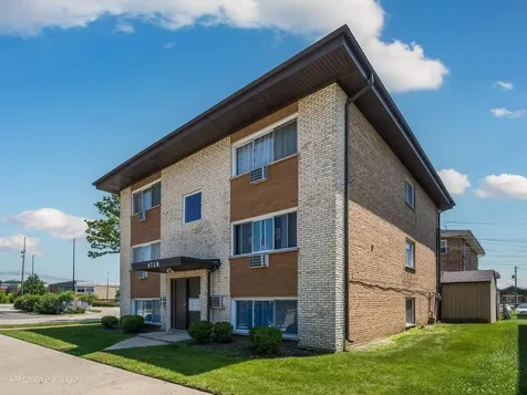 4728 North Olcott Avenue Harwood Heights IL 60706