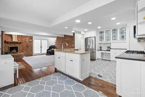 887 North Dovington Drive Hoffman Estates IL 60169