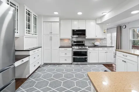 887 North Dovington Drive Hoffman Estates IL 60169