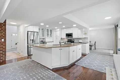887 North Dovington Drive Hoffman Estates IL 60169