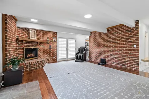 887 North Dovington Drive Hoffman Estates IL 60169