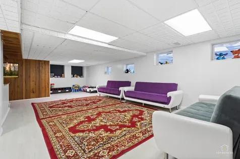 887 North Dovington Drive Hoffman Estates IL 60169