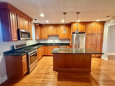 2310 West Farwell Avenue Chicago IL 60645