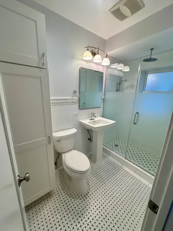 2310 West Farwell Avenue Chicago IL 60645