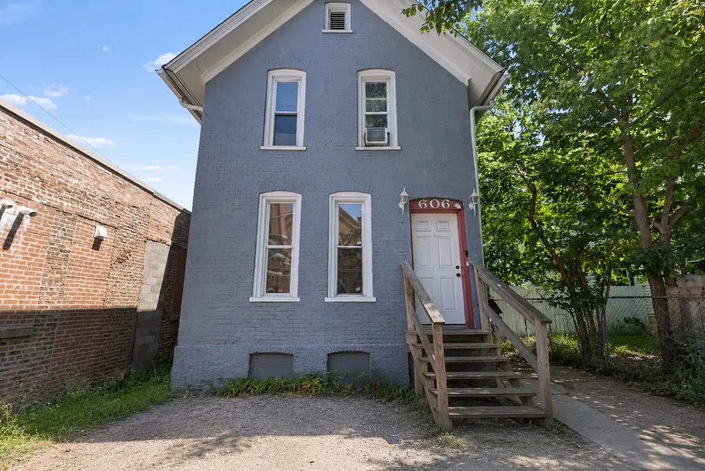 606 South 6th Street Rockford IL 61104