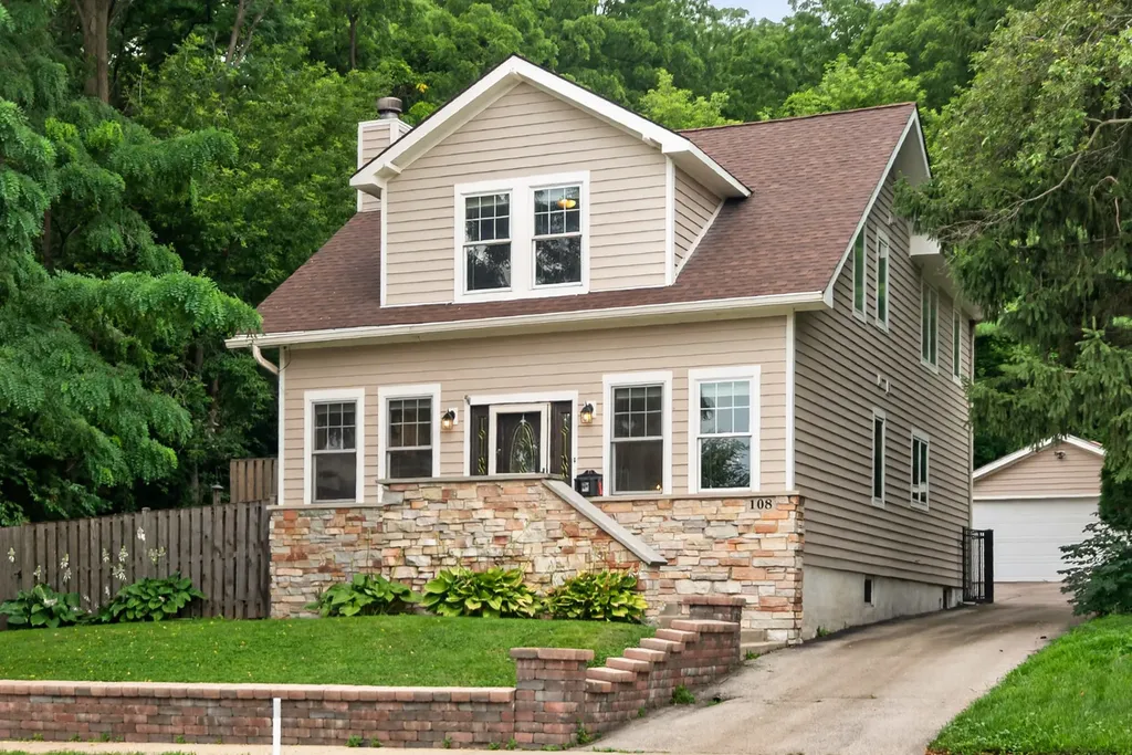 108 North Main Street Algonquin IL 60102