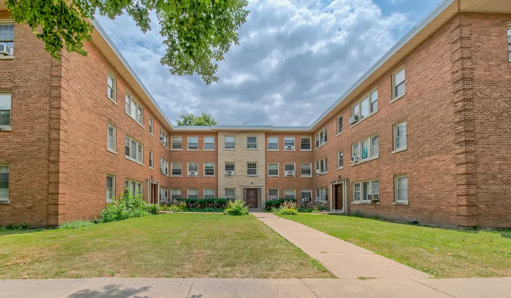4821 Hull Street Skokie IL 60077