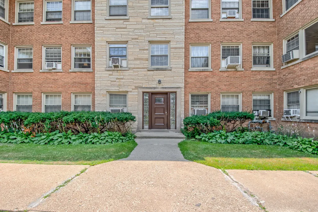 4821 Hull Street Skokie IL 60077