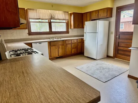 1521 1ST Street Peru IL 61354