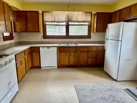 1521 1ST Street Peru IL 61354