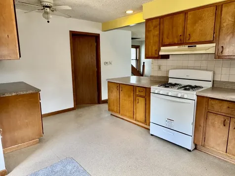 1521 1ST Street Peru IL 61354