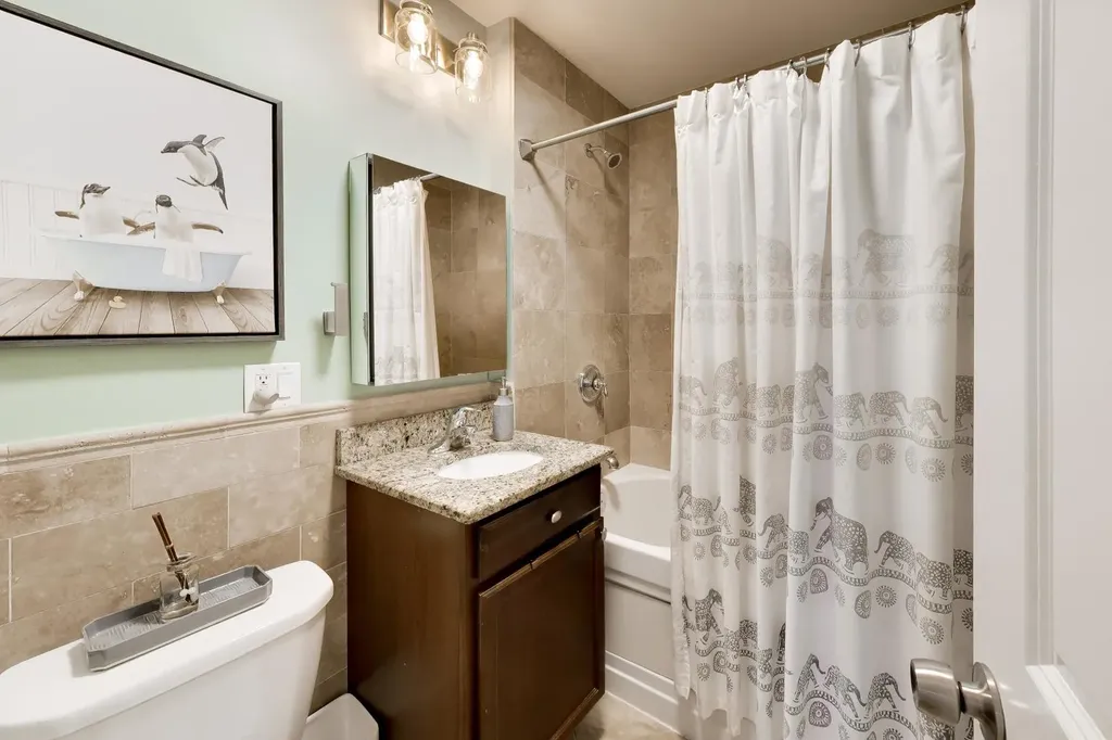 7021 North Greenview Avenue Chicago IL 60626