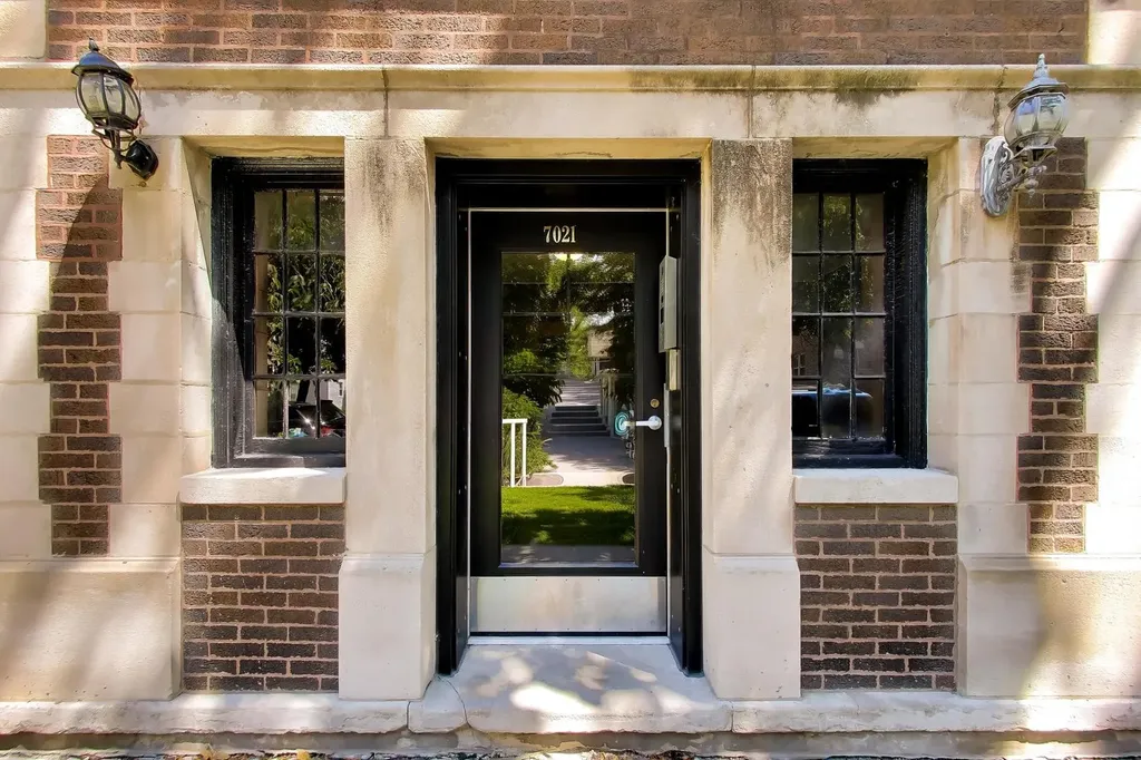 7021 North Greenview Avenue Chicago IL 60626