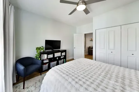 7021 North Greenview Avenue Chicago IL 60626