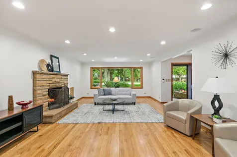 1395 Oakland Drive Sycamore IL 60178