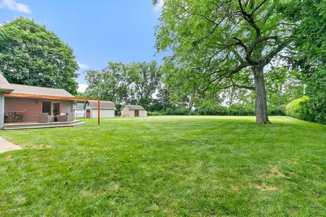 1395 Oakland Drive Sycamore IL 60178