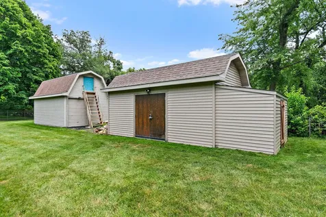 1395 Oakland Drive Sycamore IL 60178
