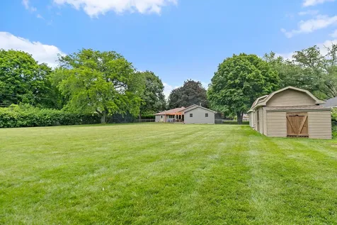 1395 Oakland Drive Sycamore IL 60178