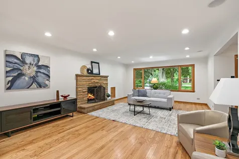 1395 Oakland Drive Sycamore IL 60178