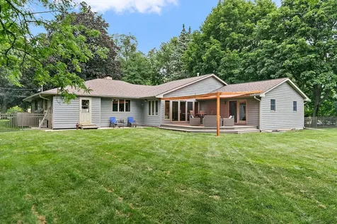 1395 Oakland Drive Sycamore IL 60178