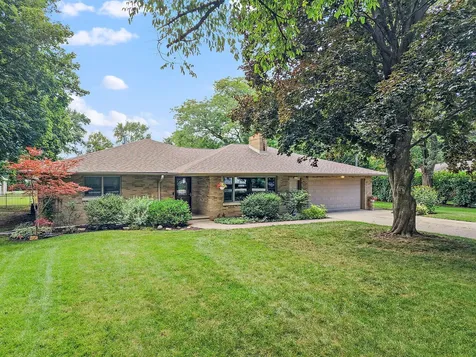 1395 Oakland Drive Sycamore IL 60178
