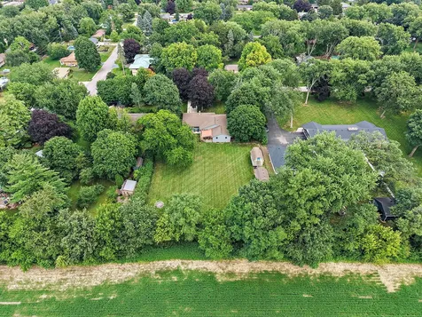1395 Oakland Drive Sycamore IL 60178