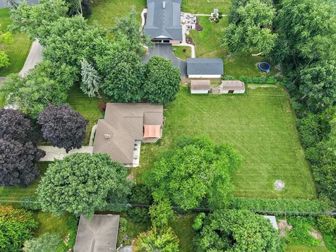 1395 Oakland Drive Sycamore IL 60178