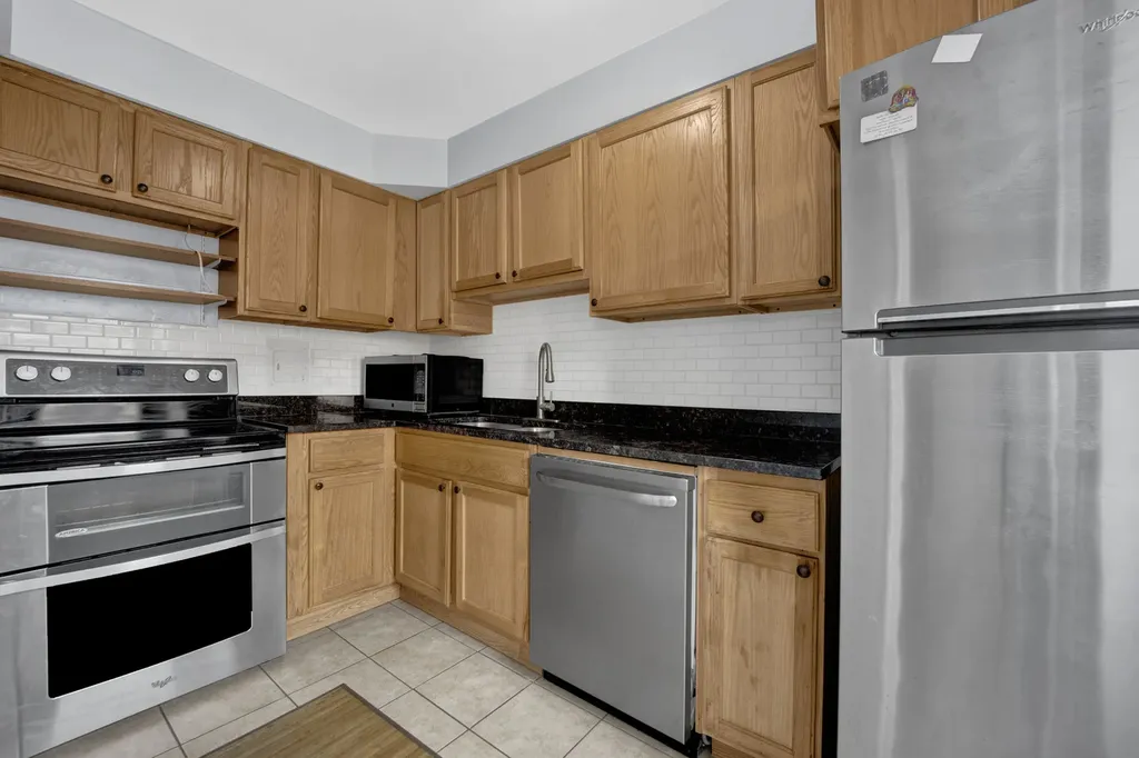 6118 North Sheridan Road Chicago IL 60660
