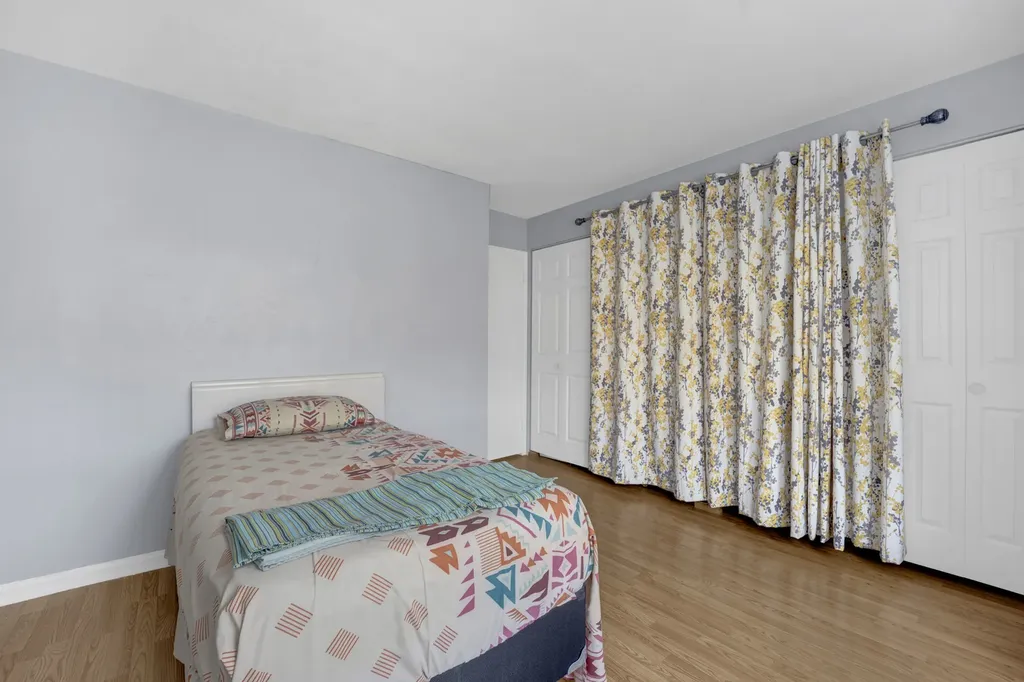 6118 North Sheridan Road Chicago IL 60660