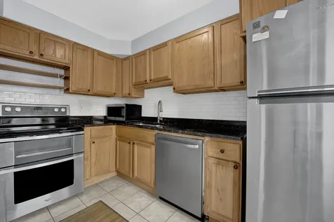6118 North Sheridan Road Chicago IL 60660