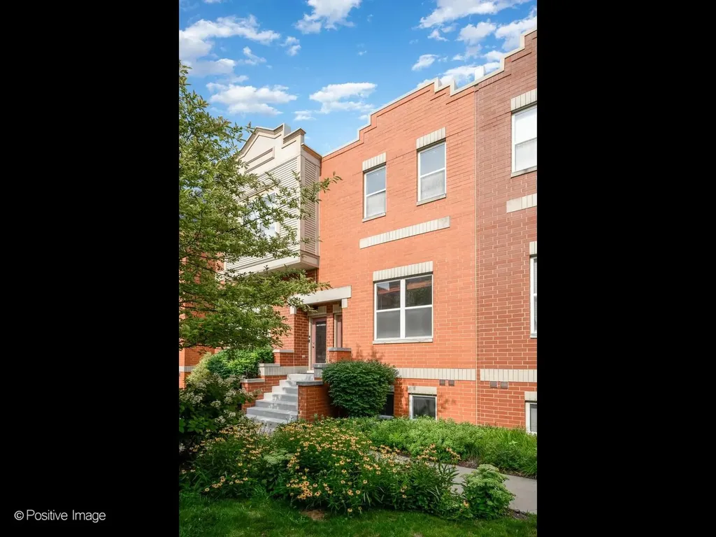 3643 West Cornelia Avenue Chicago IL 60618