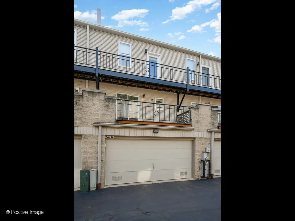 3643 West Cornelia Avenue Chicago IL 60618