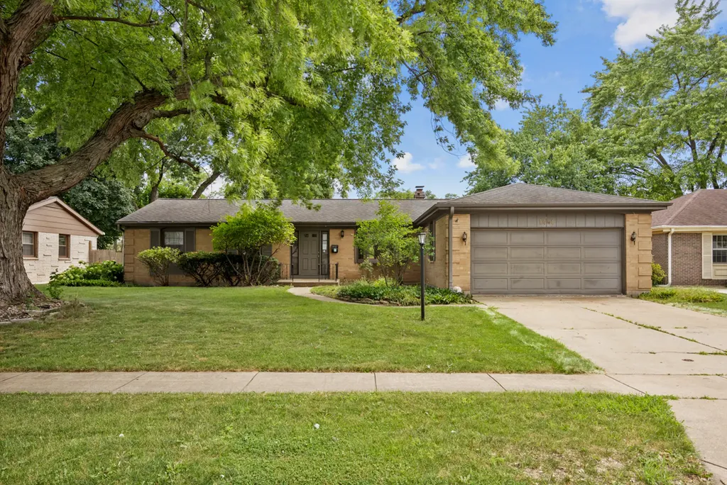 1441 Maple Lane Elgin IL 60123