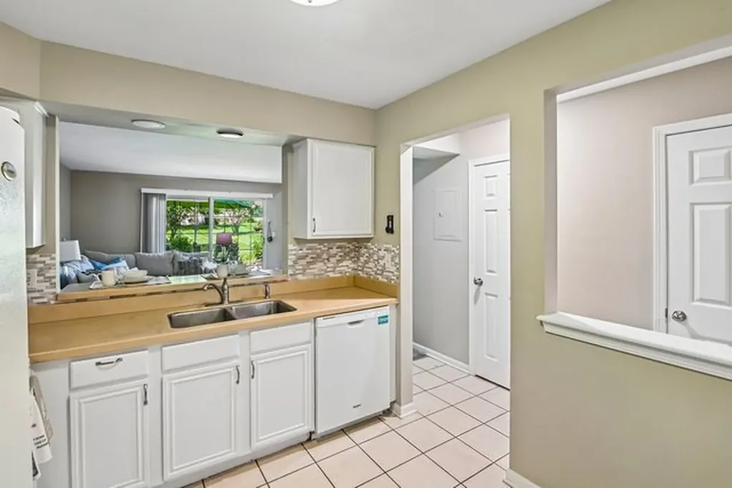 421 Lakeview Circle Bolingbrook IL 60440