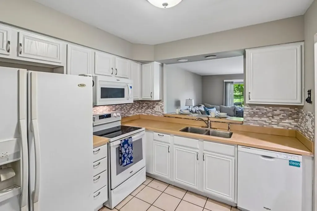 421 Lakeview Circle Bolingbrook IL 60440