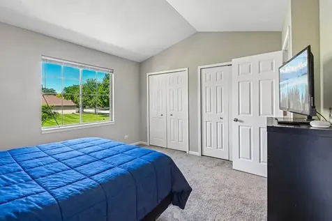 421 Lakeview Circle Bolingbrook IL 60440